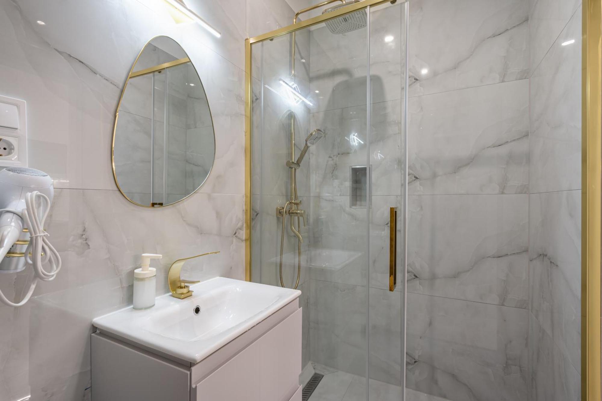 Apartman D26 - Opera Retreat - Location By Bqa